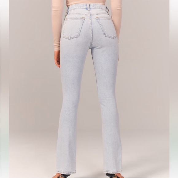 Abercrombie & Fitch Light Wash The Skinny High Rise with Slit Woman’s Size 6/28 - Picture 3 of 11